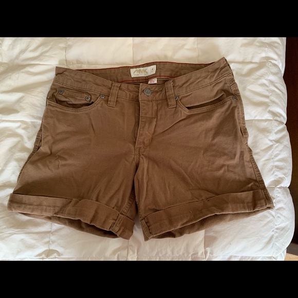 Mountain Khakis Shorts, Size 4, Relaxed Fit, Mid-rise - Picture 1 of 3